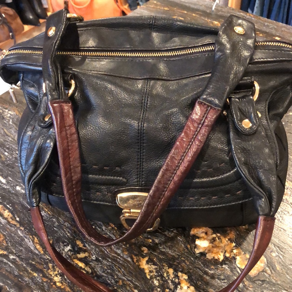 B MAKOWSKY BLACK LEATHER BAG